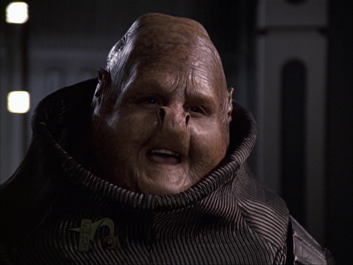 extant_StarTrek_VOY_6x04-TinkerTenorDoctorSpy_02762.jpg