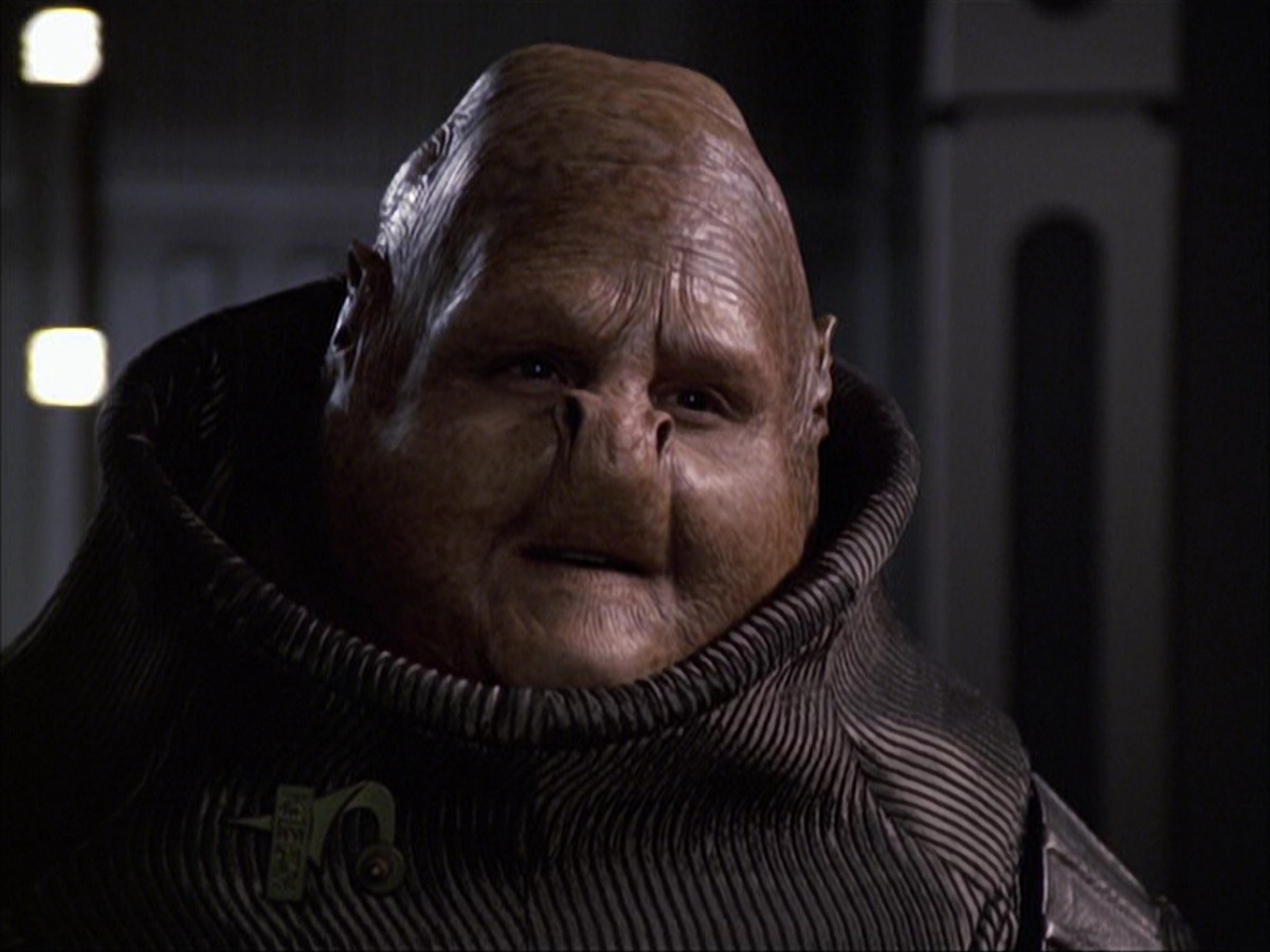 extant_StarTrek_VOY_6x04-TinkerTenorDoctorSpy_02764.jpg