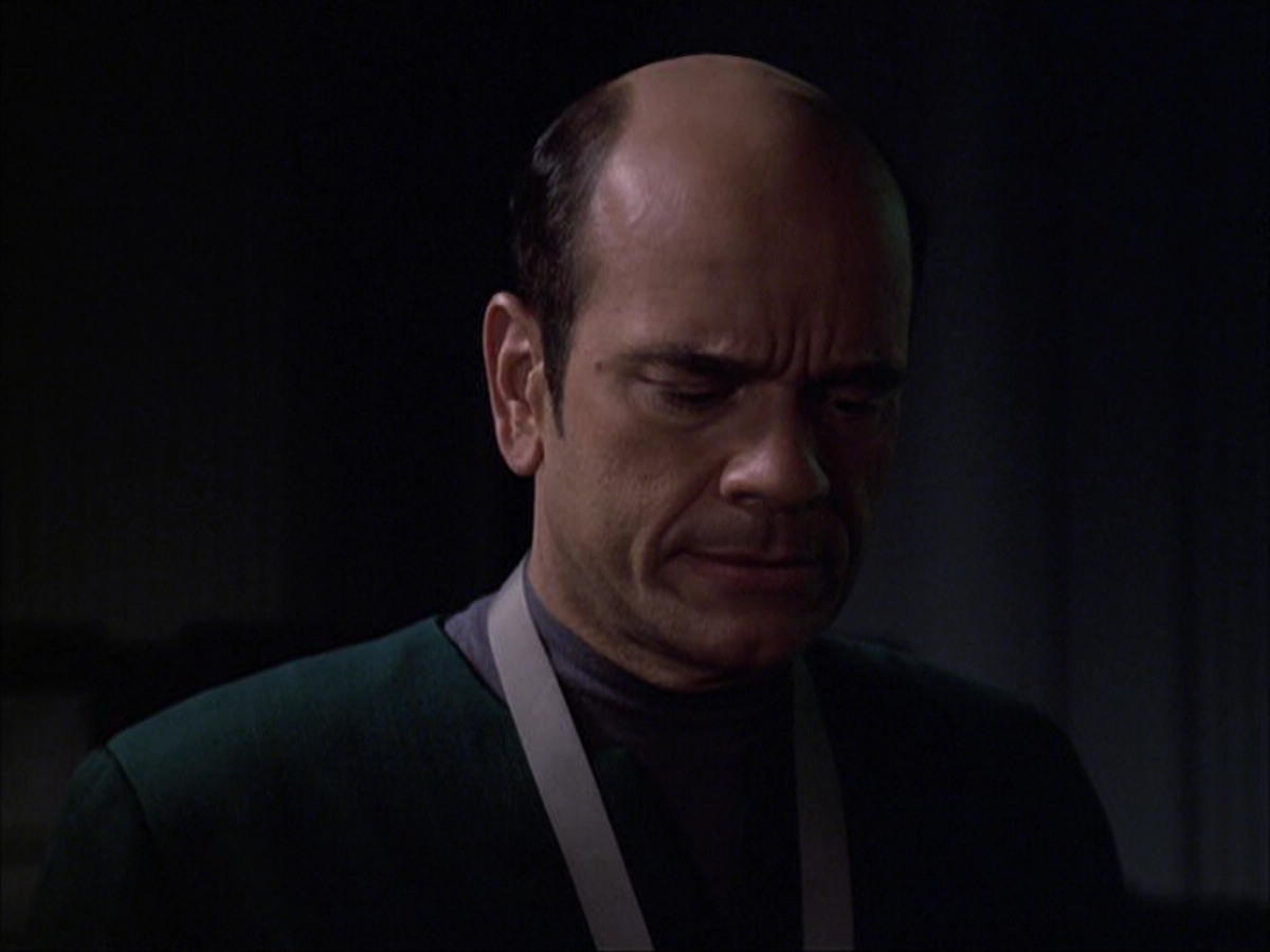extant_StarTrek_VOY_6x04-TinkerTenorDoctorSpy_02769.jpg