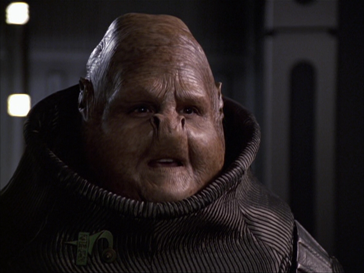 extant_StarTrek_VOY_6x04-TinkerTenorDoctorSpy_02771.jpg
