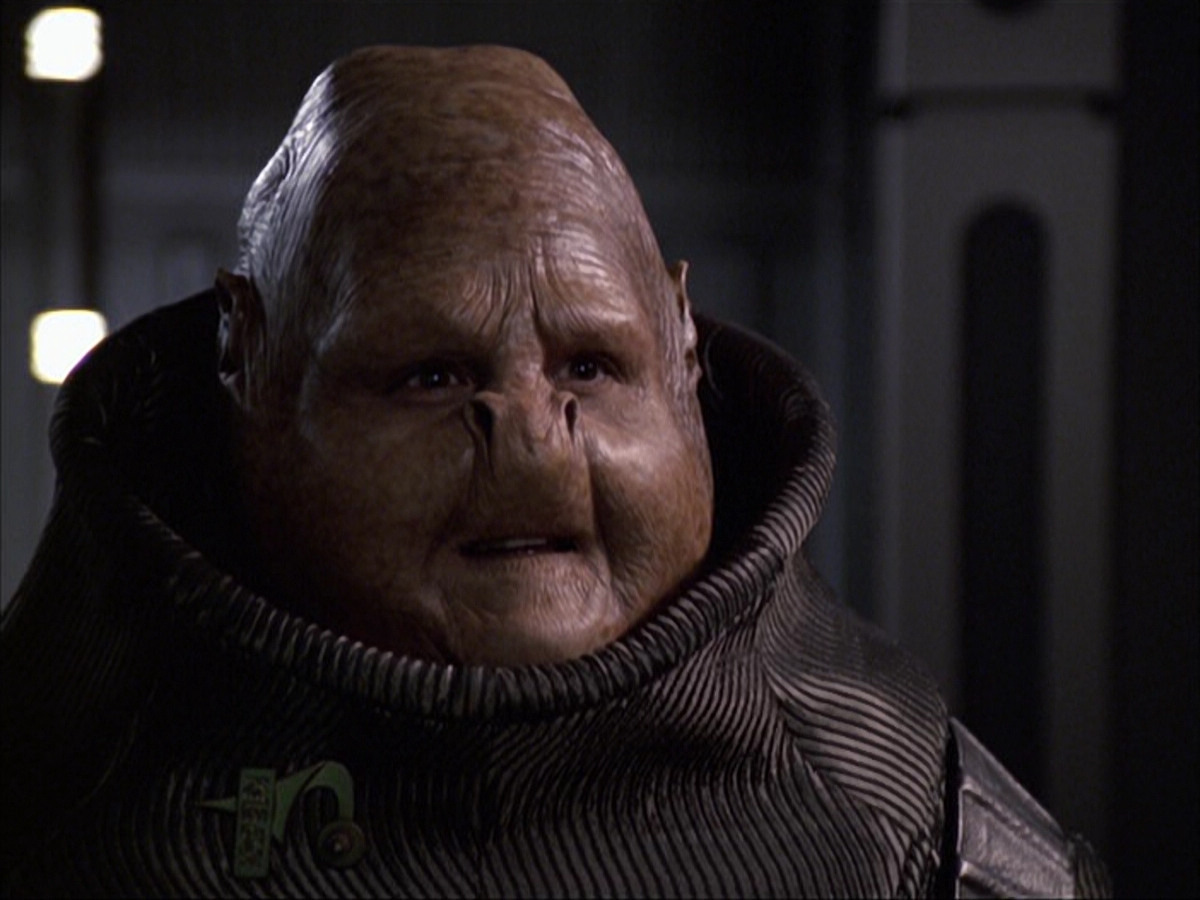 extant_StarTrek_VOY_6x04-TinkerTenorDoctorSpy_02773.jpg