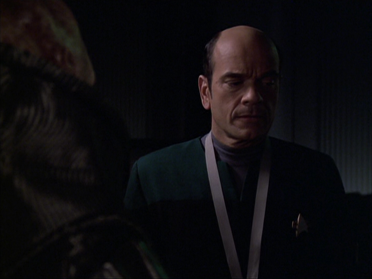 extant_StarTrek_VOY_6x04-TinkerTenorDoctorSpy_02776.jpg