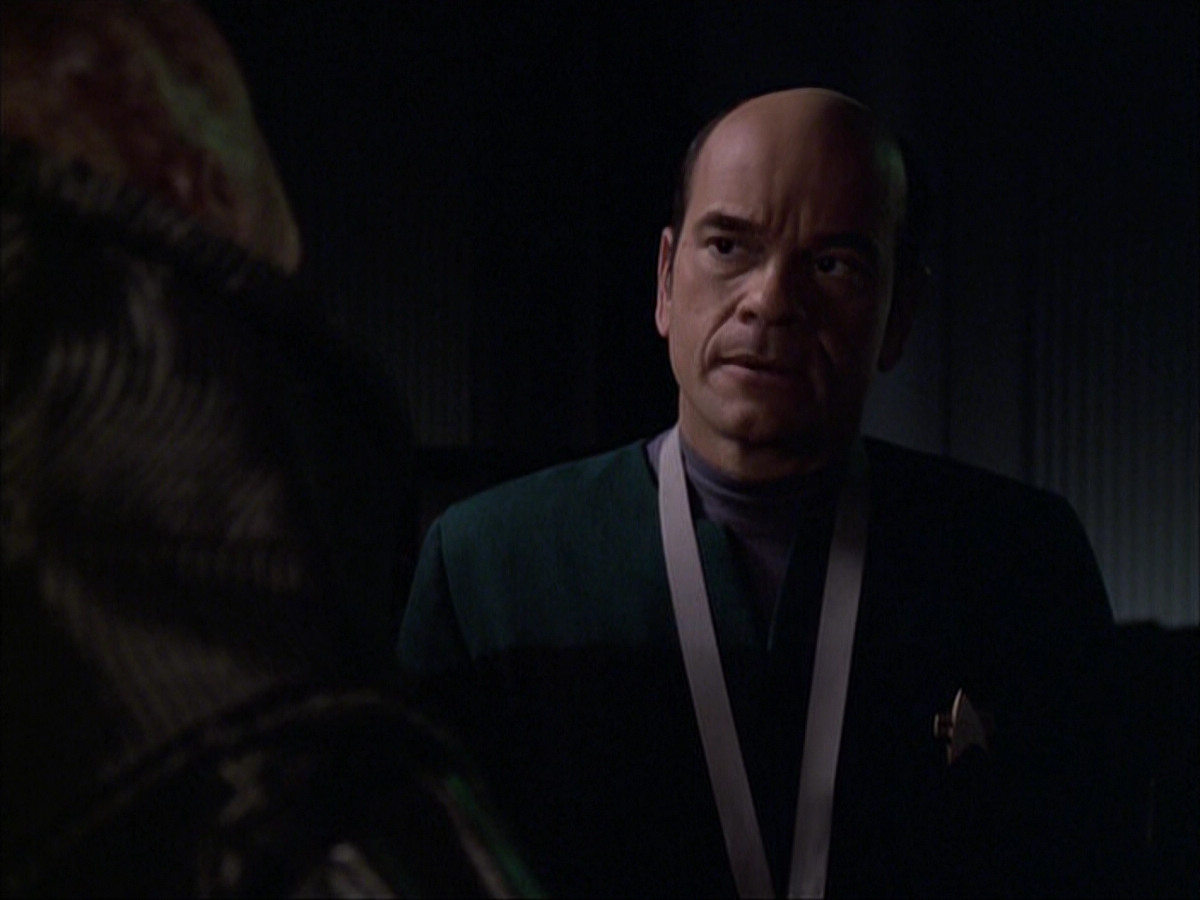 extant_StarTrek_VOY_6x04-TinkerTenorDoctorSpy_02777.jpg