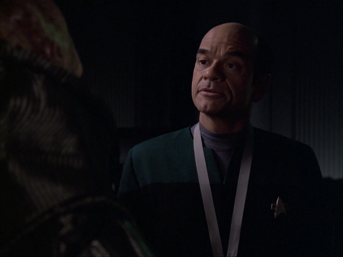 extant_StarTrek_VOY_6x04-TinkerTenorDoctorSpy_02780.jpg