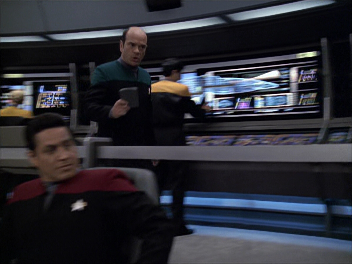 extant_StarTrek_VOY_6x04-TinkerTenorDoctorSpy_02813.jpg