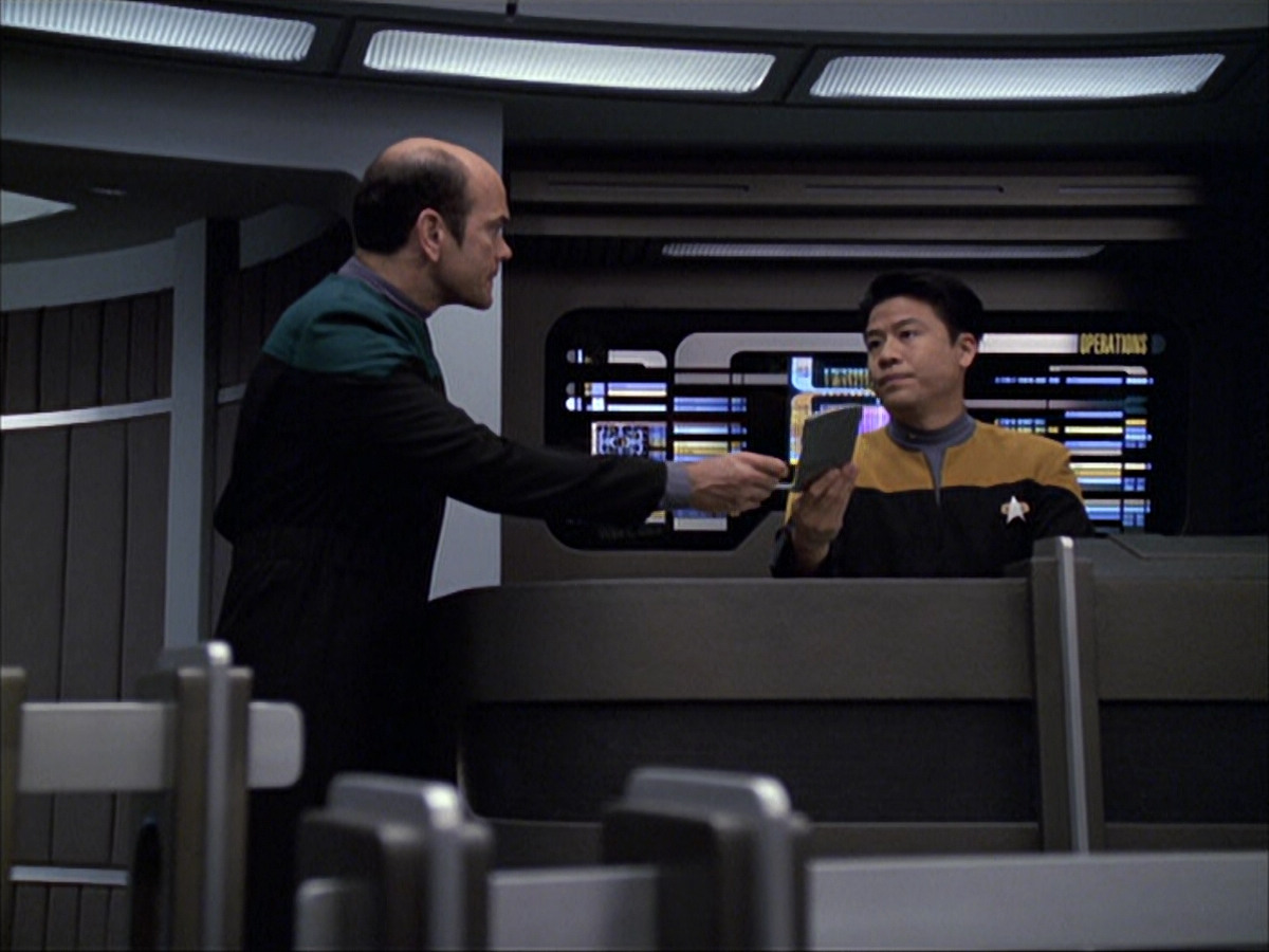extant_StarTrek_VOY_6x04-TinkerTenorDoctorSpy_02819.jpg