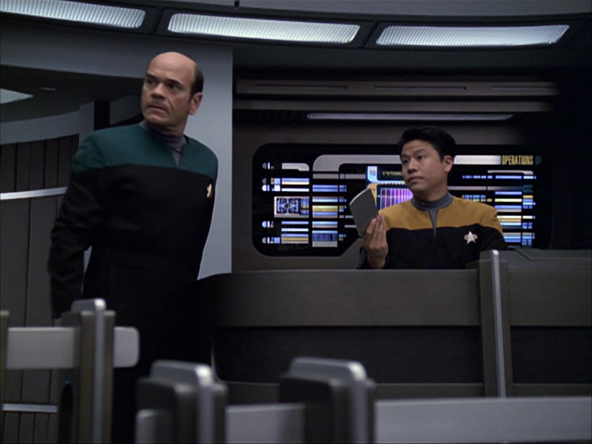 extant_StarTrek_VOY_6x04-TinkerTenorDoctorSpy_02820.jpg