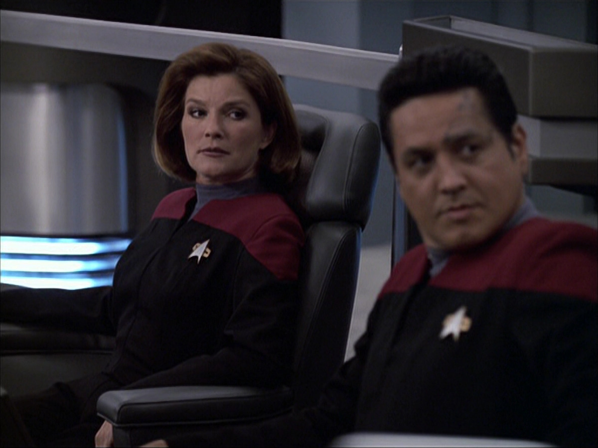 extant_StarTrek_VOY_6x04-TinkerTenorDoctorSpy_02821.jpg