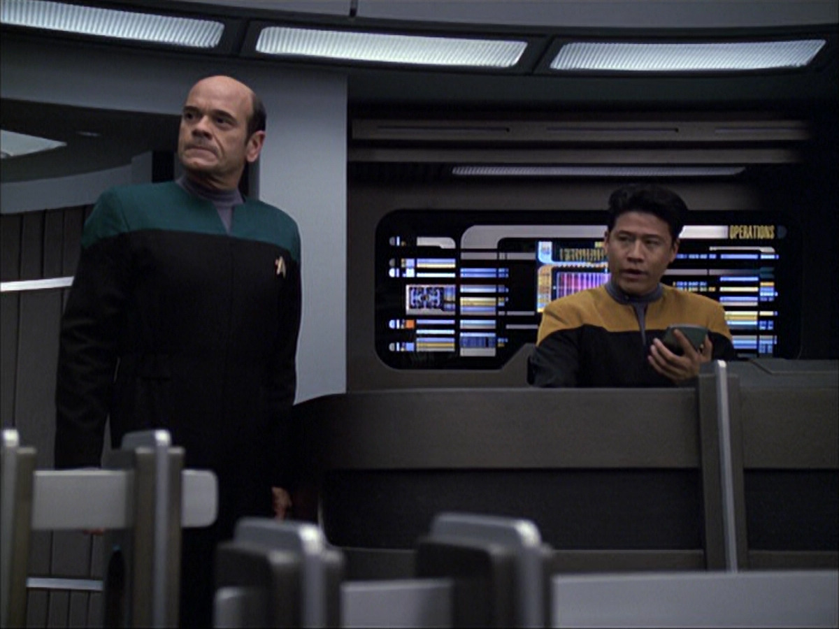 extant_StarTrek_VOY_6x04-TinkerTenorDoctorSpy_02837.jpg
