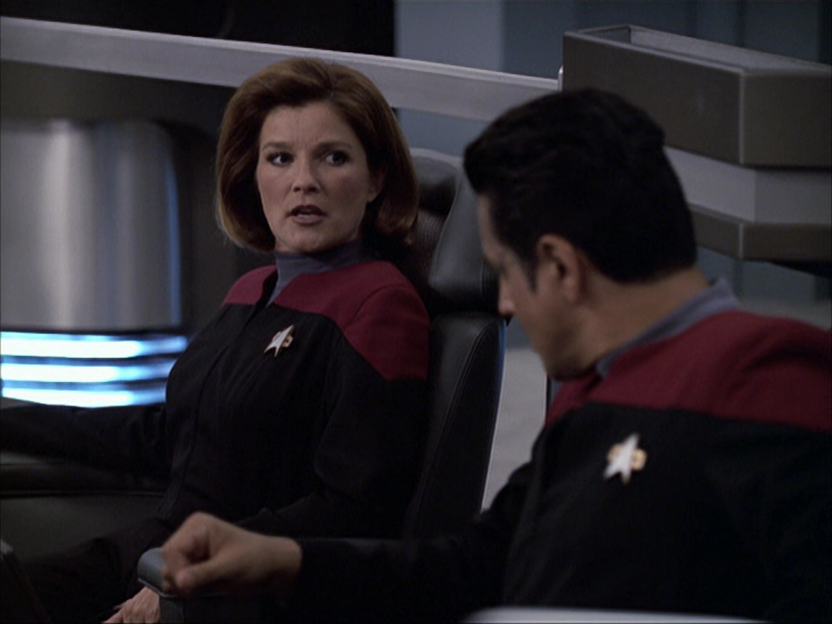 extant_StarTrek_VOY_6x04-TinkerTenorDoctorSpy_02839.jpg