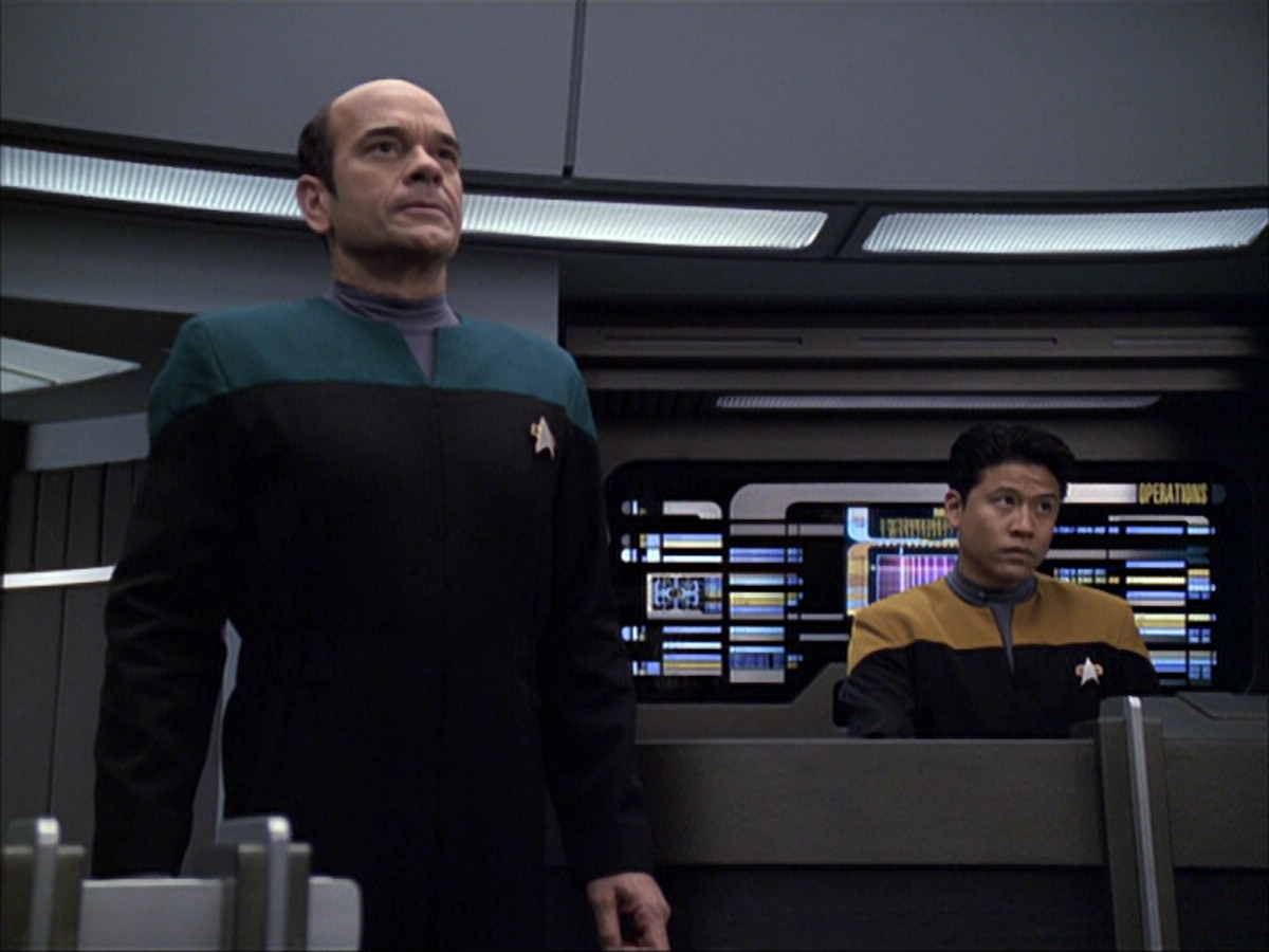 extant_StarTrek_VOY_6x04-TinkerTenorDoctorSpy_02850.jpg