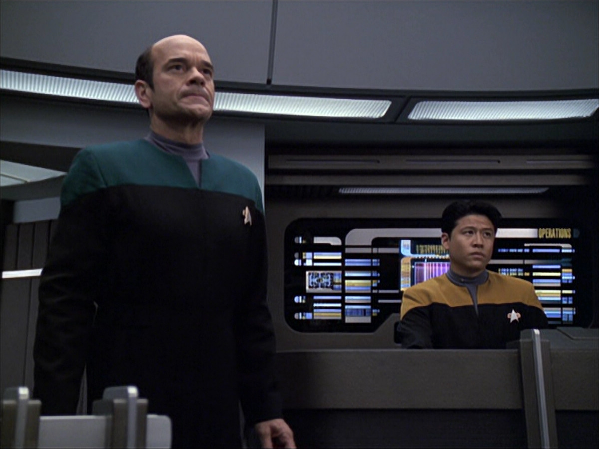 extant_StarTrek_VOY_6x04-TinkerTenorDoctorSpy_02851.jpg