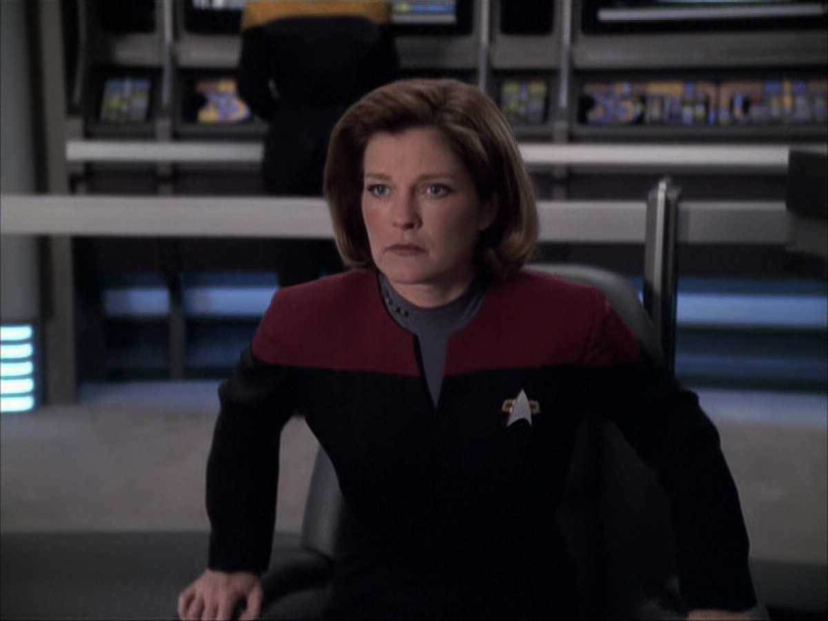 extant_StarTrek_VOY_6x04-TinkerTenorDoctorSpy_02854.jpg