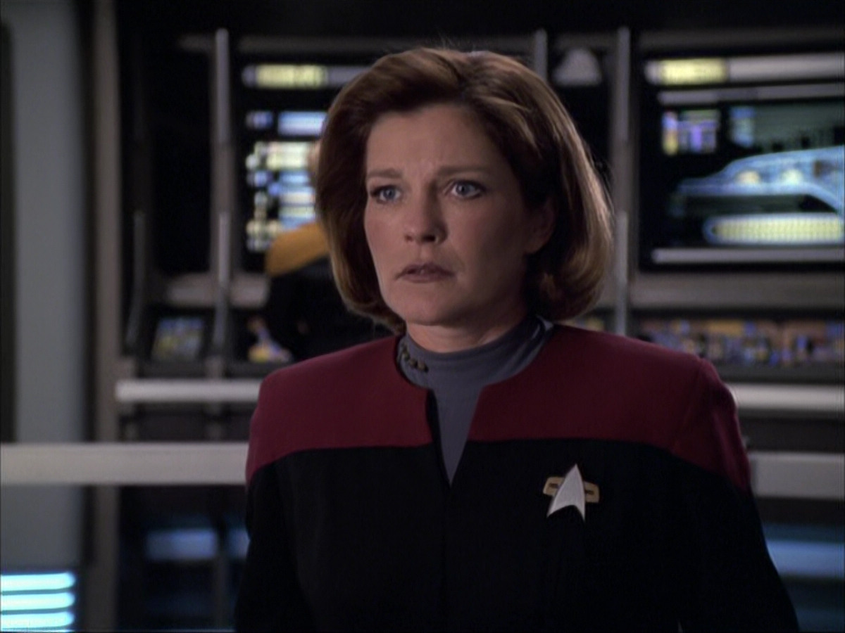 extant_StarTrek_VOY_6x04-TinkerTenorDoctorSpy_02856.jpg