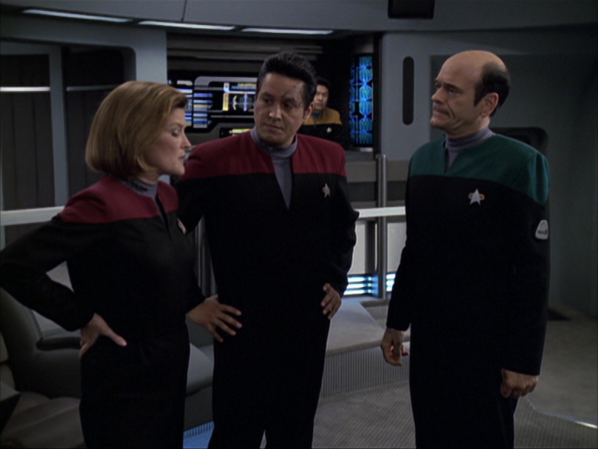 extant_StarTrek_VOY_6x04-TinkerTenorDoctorSpy_02877.jpg