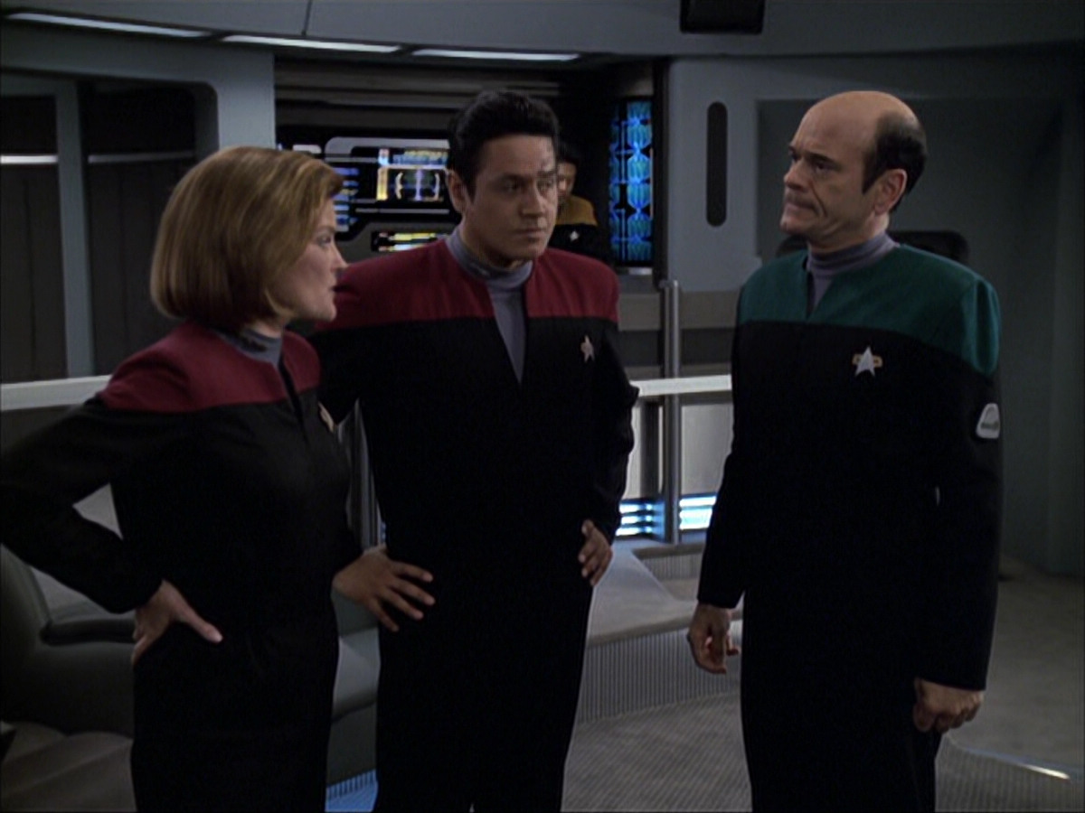 extant_StarTrek_VOY_6x04-TinkerTenorDoctorSpy_02878.jpg