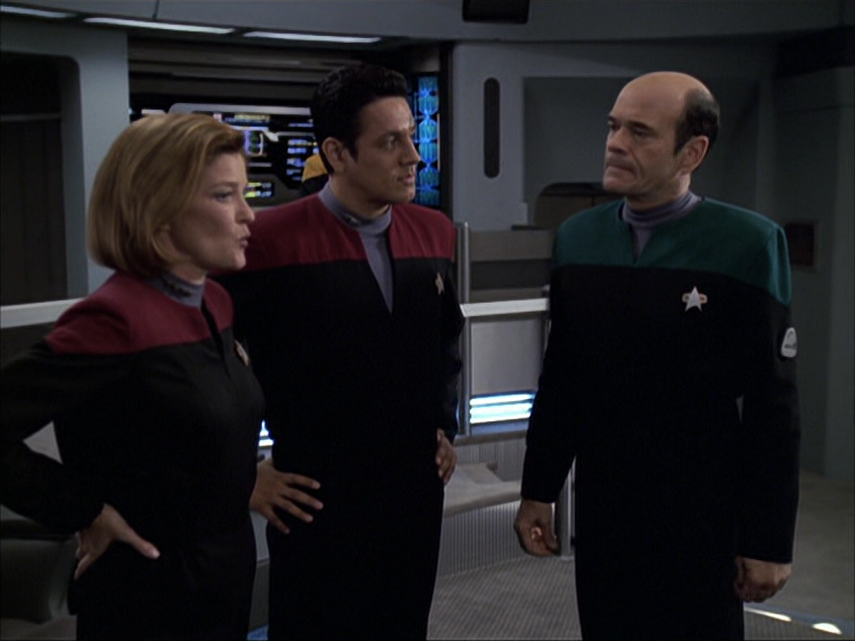 extant_StarTrek_VOY_6x04-TinkerTenorDoctorSpy_02881.jpg