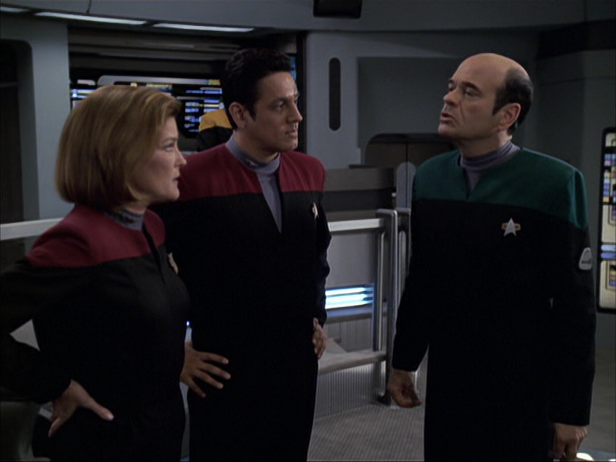 extant_StarTrek_VOY_6x04-TinkerTenorDoctorSpy_02882.jpg