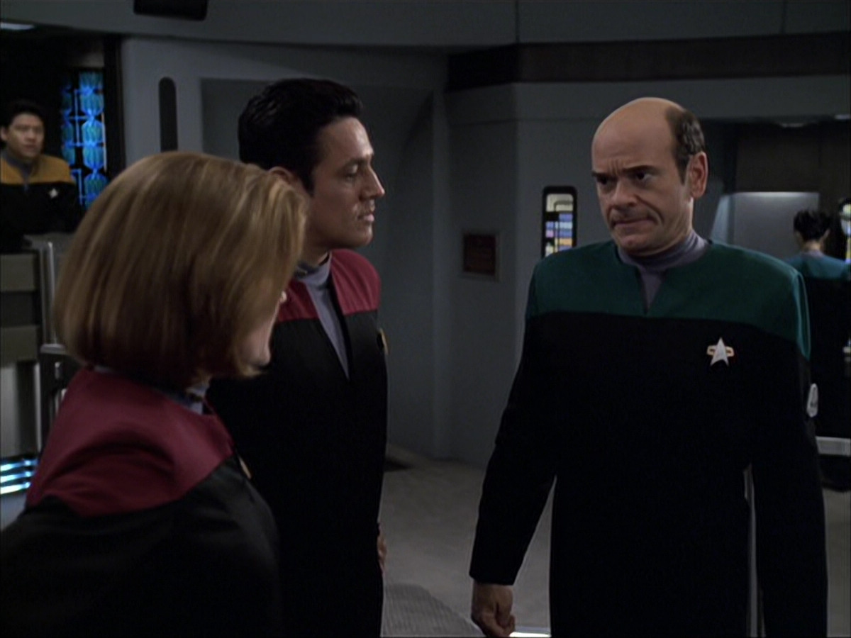 extant_StarTrek_VOY_6x04-TinkerTenorDoctorSpy_02889.jpg