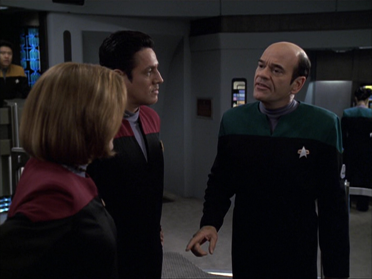 extant_StarTrek_VOY_6x04-TinkerTenorDoctorSpy_02891.jpg