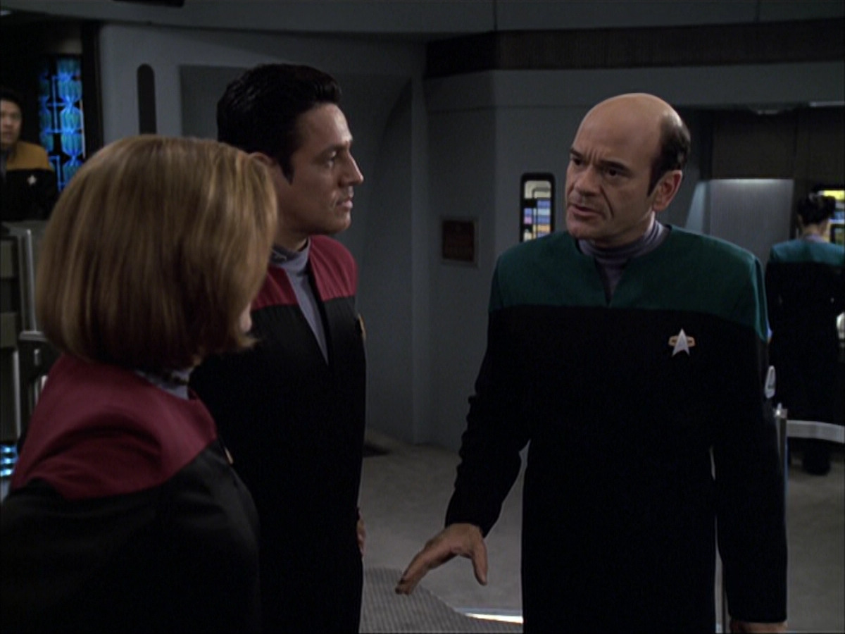 extant_StarTrek_VOY_6x04-TinkerTenorDoctorSpy_02893.jpg