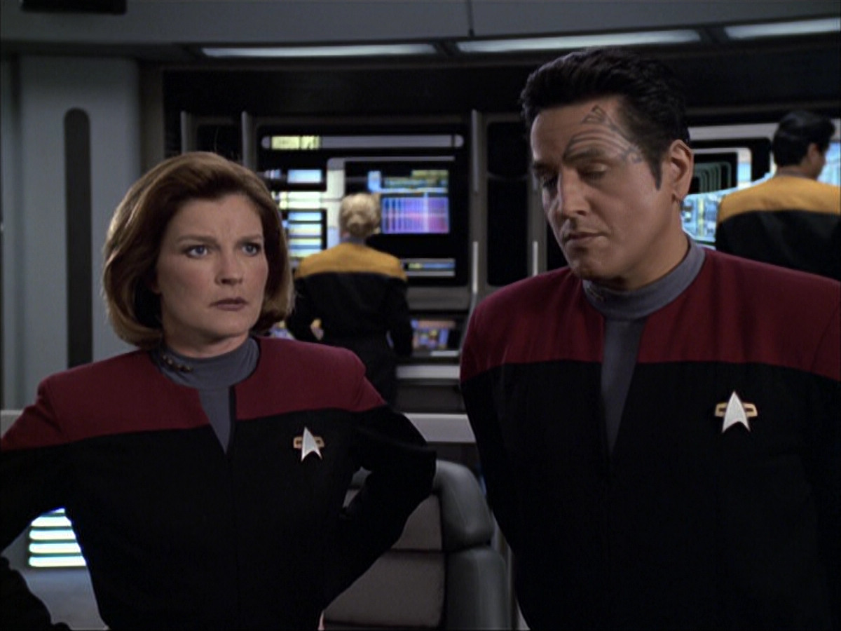 extant_StarTrek_VOY_6x04-TinkerTenorDoctorSpy_02910.jpg