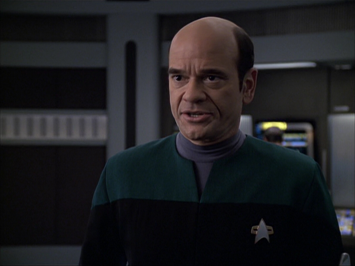 extant_StarTrek_VOY_6x04-TinkerTenorDoctorSpy_02940.jpg