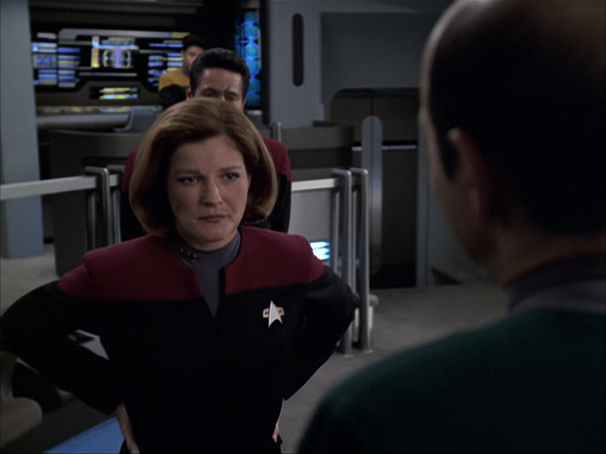 extant_StarTrek_VOY_6x04-TinkerTenorDoctorSpy_02951.jpg