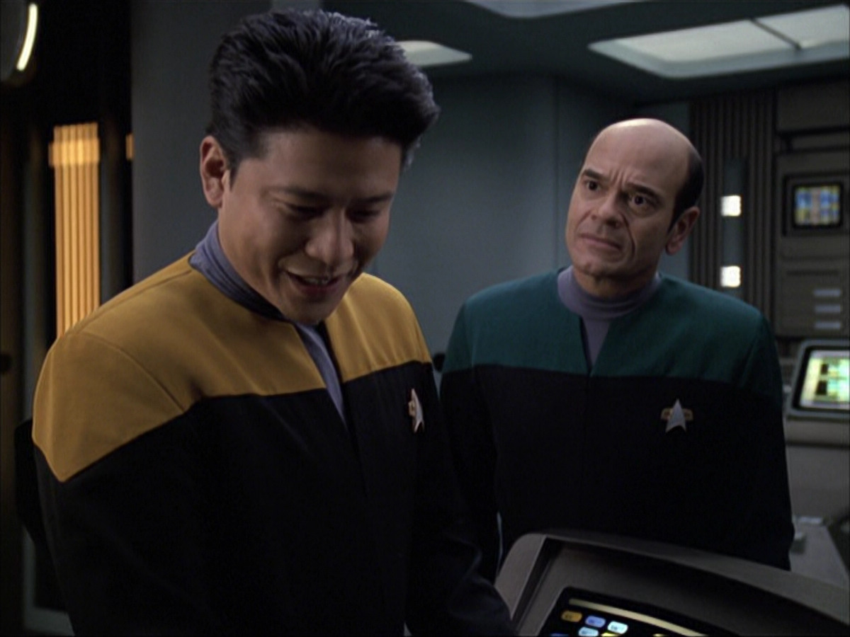 extant_StarTrek_VOY_6x04-TinkerTenorDoctorSpy_02972.jpg