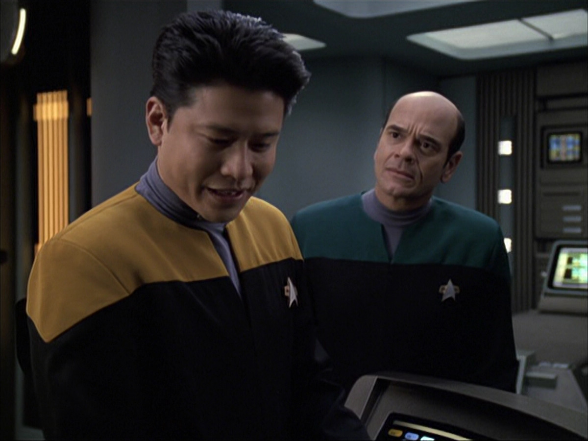 extant_StarTrek_VOY_6x04-TinkerTenorDoctorSpy_02976.jpg