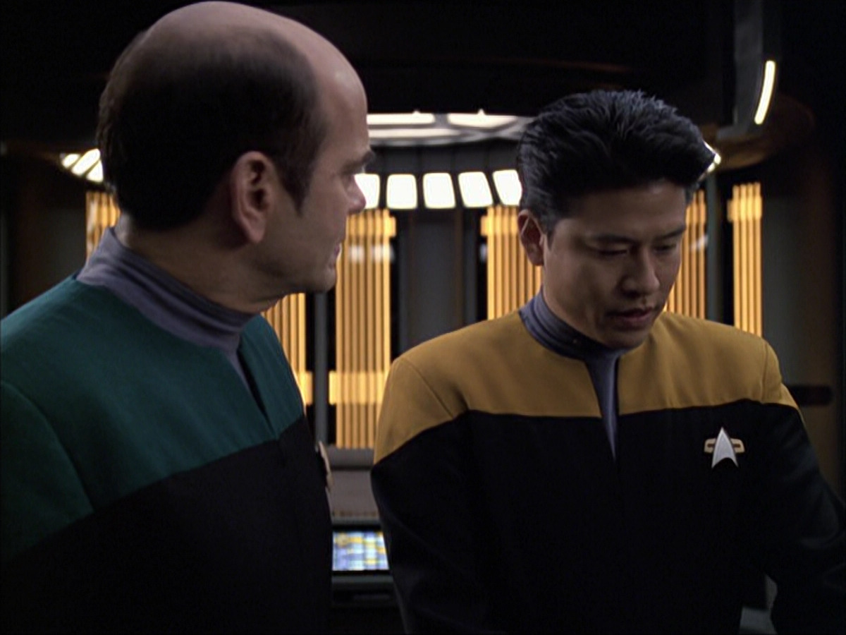 extant_StarTrek_VOY_6x04-TinkerTenorDoctorSpy_02996.jpg