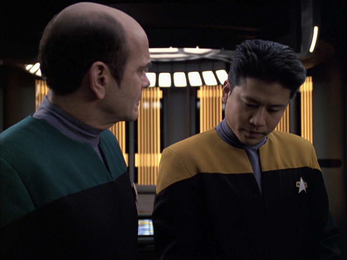 extant_StarTrek_VOY_6x04-TinkerTenorDoctorSpy_03000.jpg
