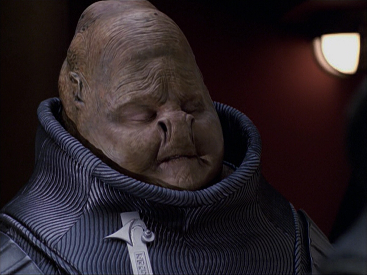 extant_StarTrek_VOY_6x04-TinkerTenorDoctorSpy_03053.jpg