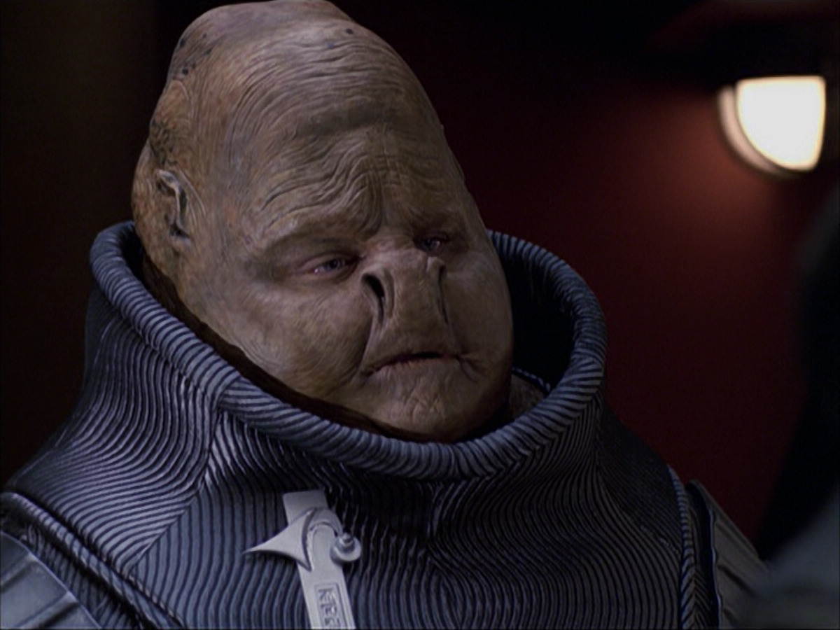 extant_StarTrek_VOY_6x04-TinkerTenorDoctorSpy_03054.jpg