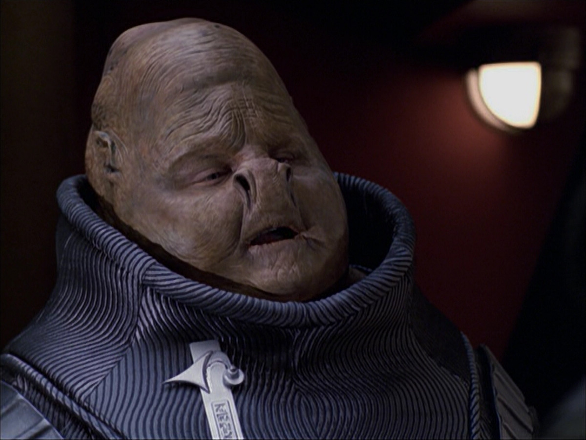 extant_StarTrek_VOY_6x04-TinkerTenorDoctorSpy_03073.jpg