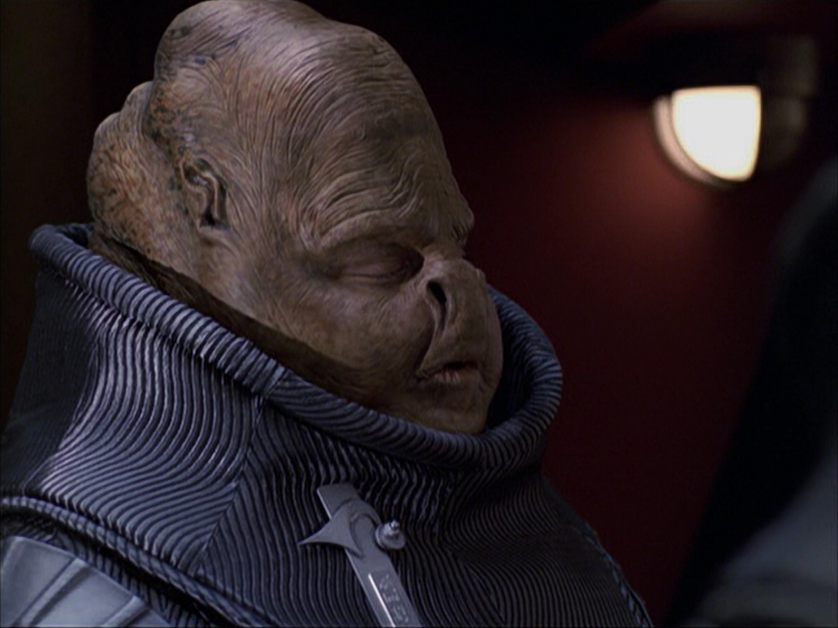 extant_StarTrek_VOY_6x04-TinkerTenorDoctorSpy_03079.jpg