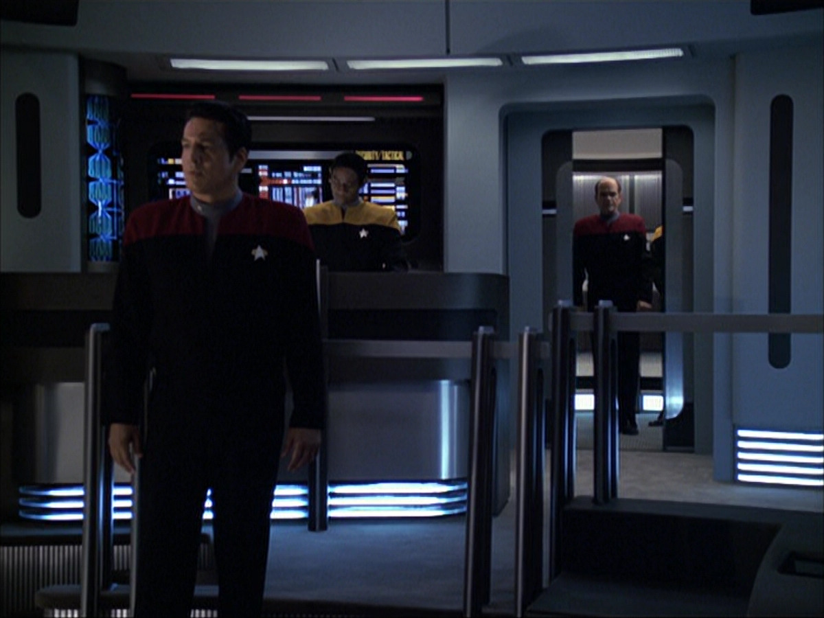 extant_StarTrek_VOY_6x04-TinkerTenorDoctorSpy_03091.jpg