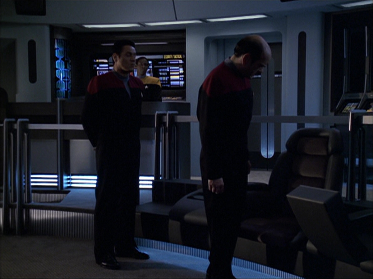 extant_StarTrek_VOY_6x04-TinkerTenorDoctorSpy_03120.jpg