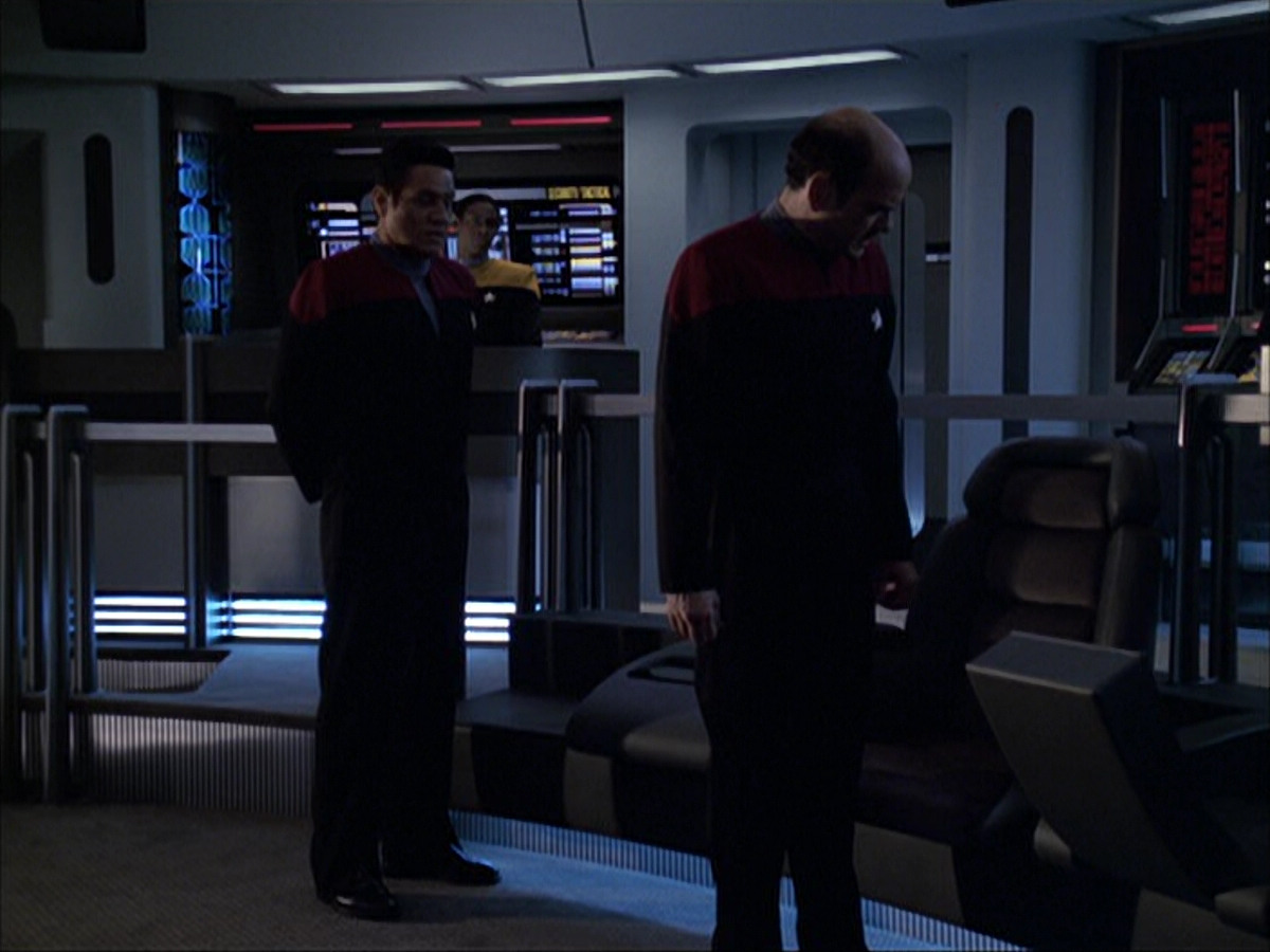 extant_StarTrek_VOY_6x04-TinkerTenorDoctorSpy_03122.jpg