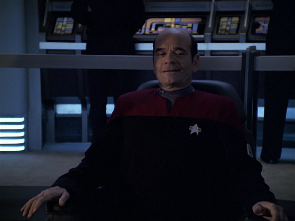 extant_StarTrek_VOY_6x04-TinkerTenorDoctorSpy_03149.jpg