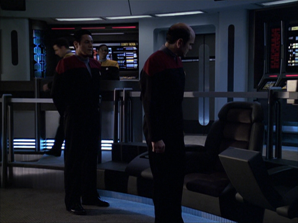 extant_StarTrek_VOY_6x04-TinkerTenorDoctorSpy_03154.jpg