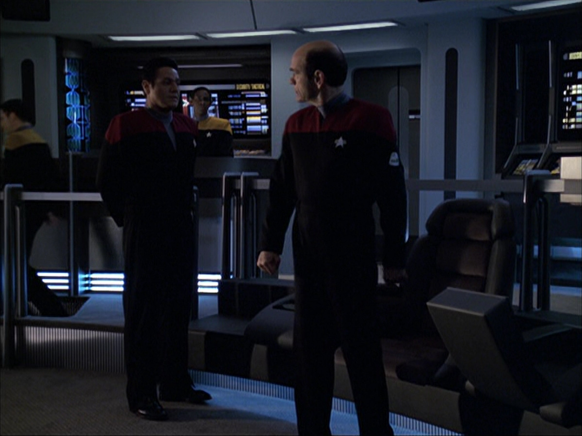 extant_StarTrek_VOY_6x04-TinkerTenorDoctorSpy_03155.jpg
