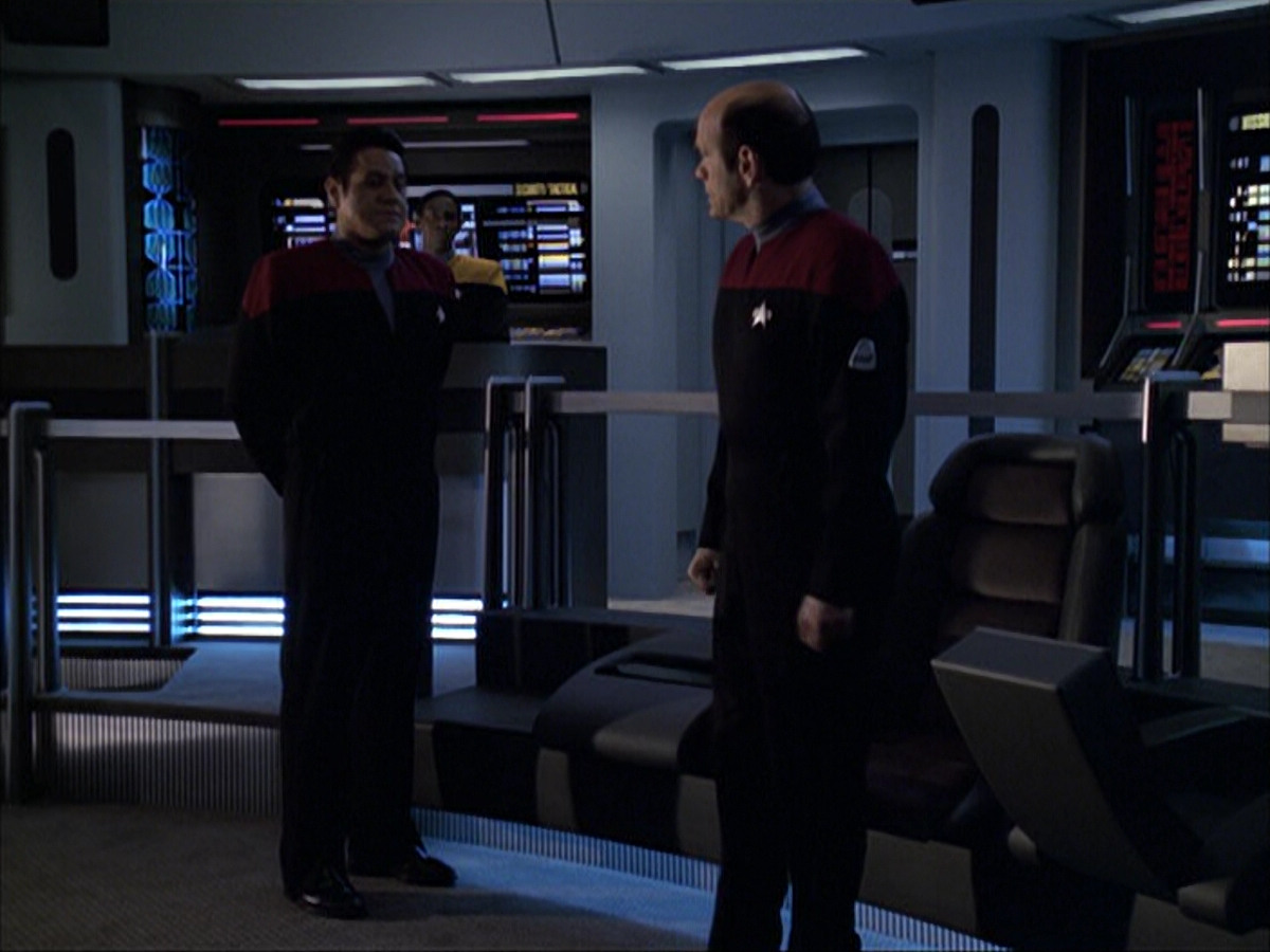 extant_StarTrek_VOY_6x04-TinkerTenorDoctorSpy_03156.jpg