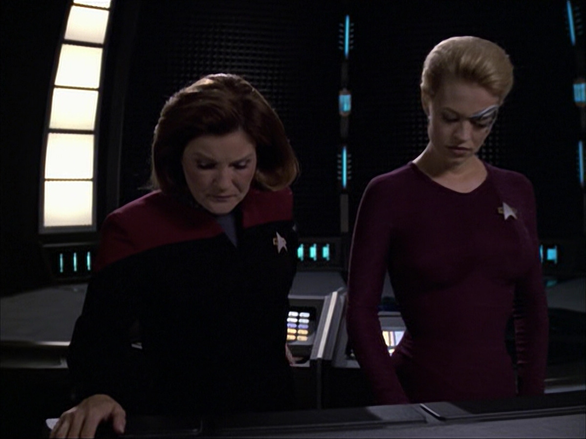 extant_StarTrek_VOY_6x04-TinkerTenorDoctorSpy_03175.jpg