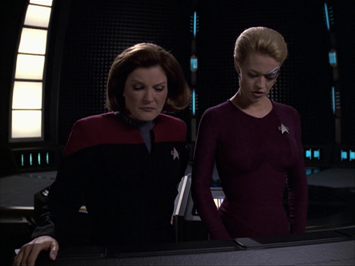 extant_StarTrek_VOY_6x04-TinkerTenorDoctorSpy_03176.jpg