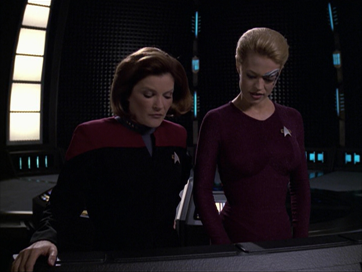 extant_StarTrek_VOY_6x04-TinkerTenorDoctorSpy_03177.jpg