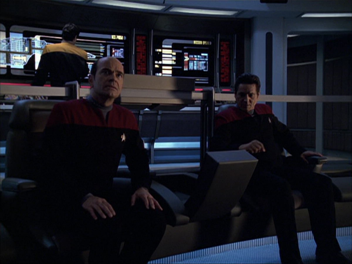 extant_StarTrek_VOY_6x04-TinkerTenorDoctorSpy_03184.jpg