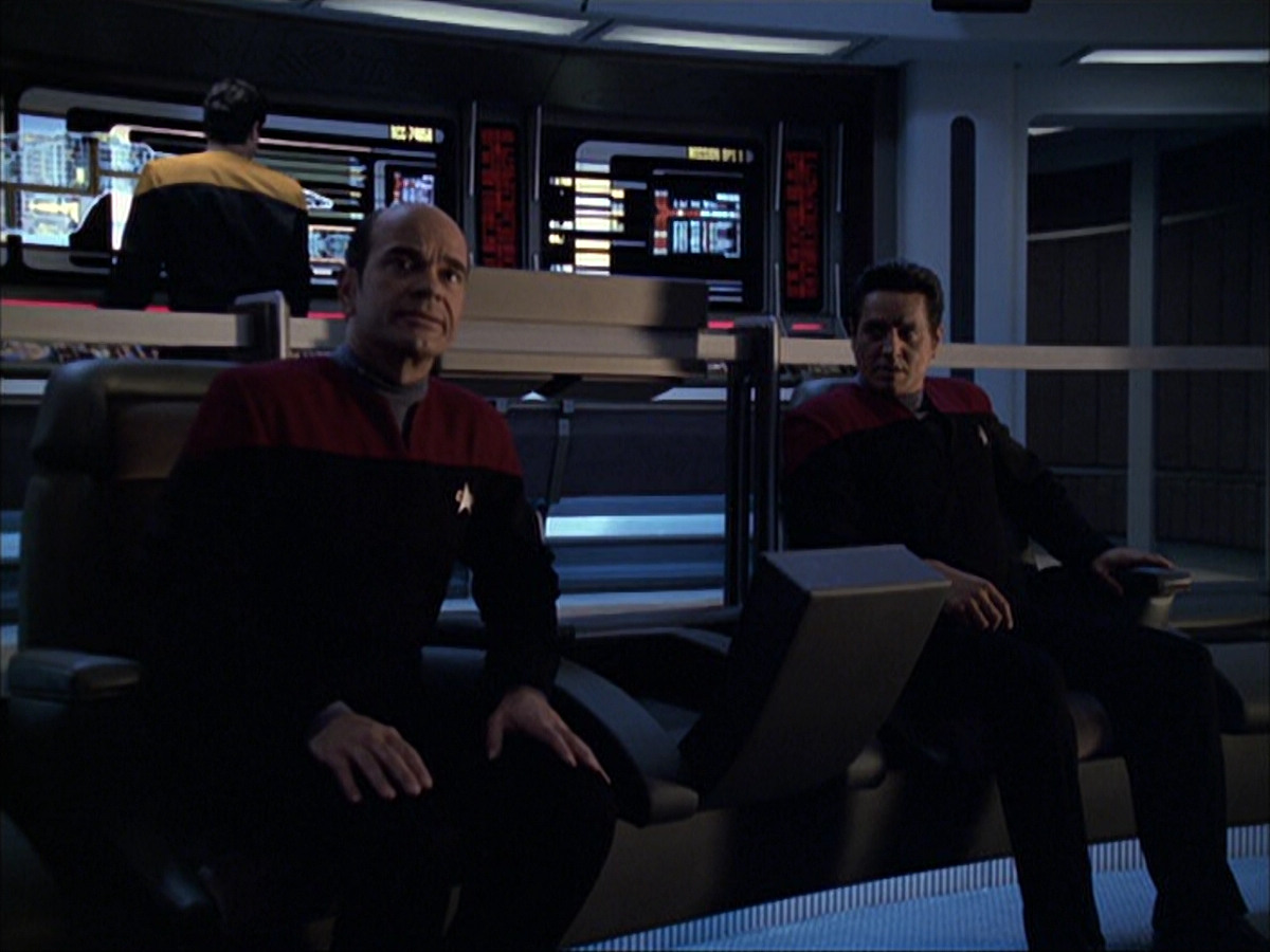 extant_StarTrek_VOY_6x04-TinkerTenorDoctorSpy_03187.jpg