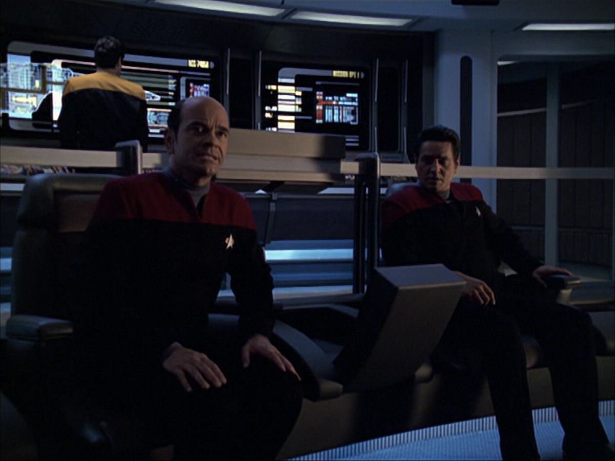 extant_StarTrek_VOY_6x04-TinkerTenorDoctorSpy_03188.jpg