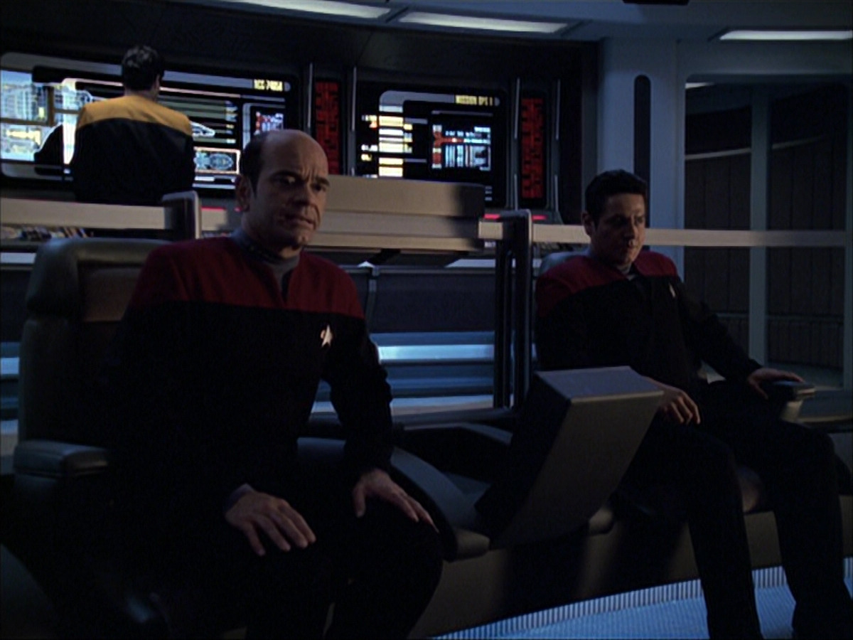extant_StarTrek_VOY_6x04-TinkerTenorDoctorSpy_03190.jpg